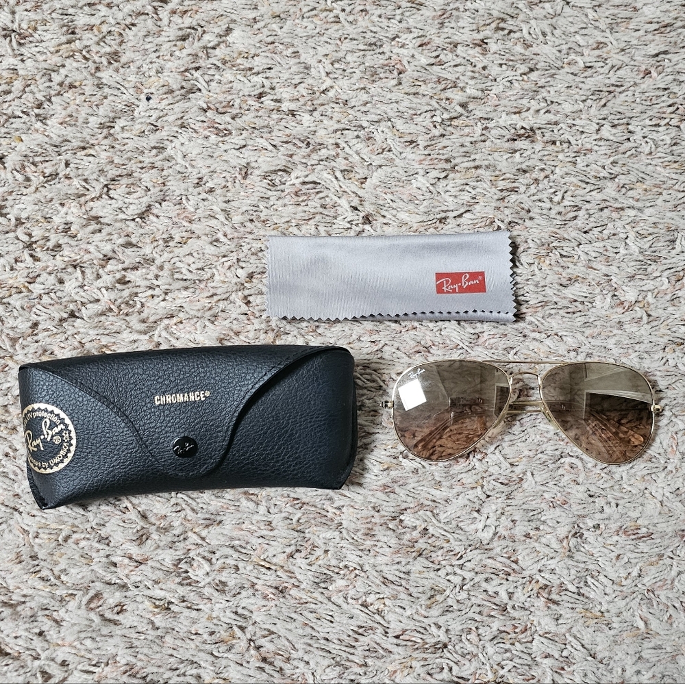 Ray-Ban Aviator Sunglasses with Case